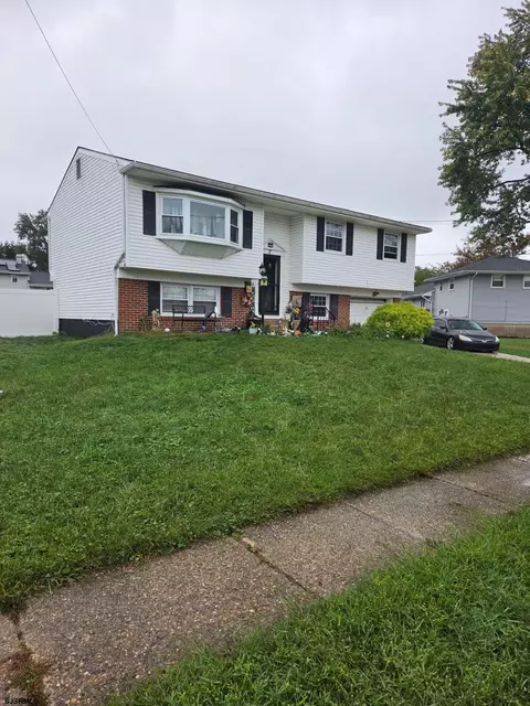 2 Walnut Dr, Burlington, NJ 08016