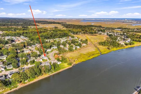 415 Portsmouth Rd, Cape May, NJ 08204