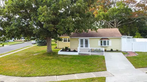 20 Jefferson Ave, Somers Point, NJ 08244