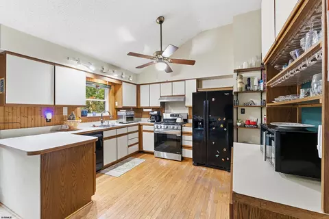 Kitchen - 421 A S Fourth Ave, Galloway Township, NJ 08205 photo 3 of 4
