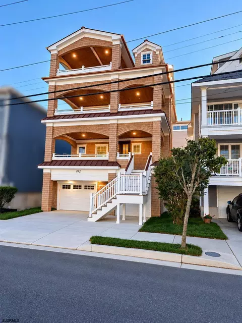892 3rd St, Ocean City, NJ 08226