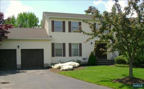 15 Colburn Ct, Wayne, NJ 07470 photo 1