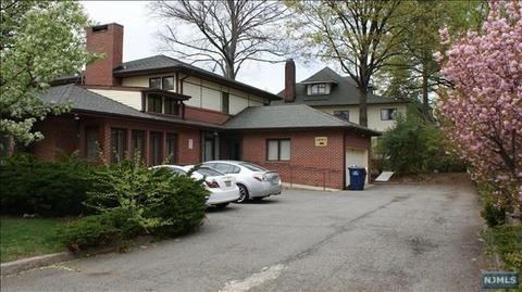 370 Golf Pl, Hackensack, NJ 07601 photo 1