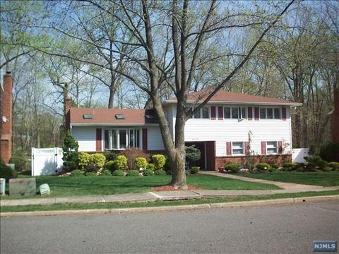 84 Brown Cir, Paramus, NJ 07652 photo 1