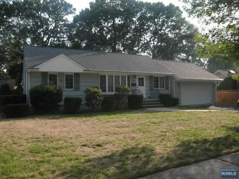 648 Beverwyck Pl, Paramus, NJ 07652 photo 1
