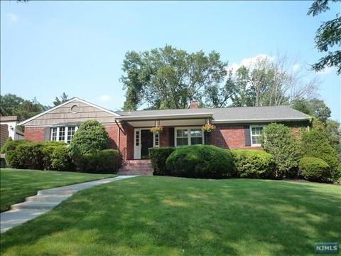 12 Rigby Ct, Wayne, NJ 07470 photo 1