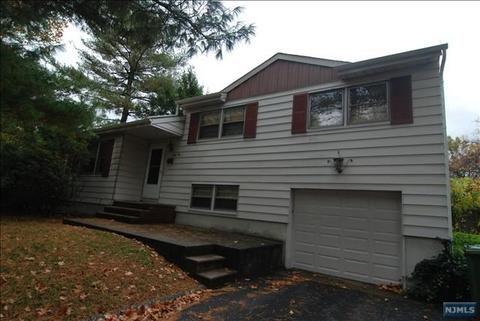 62 Fern Pl, Paramus, NJ 07652 photo 1