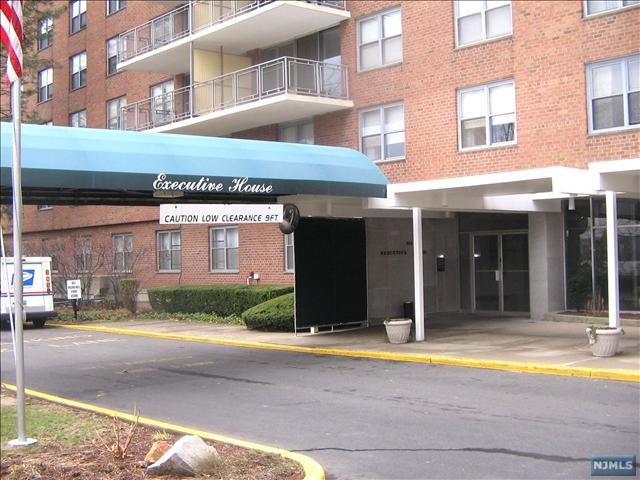 301 Beech St #11h, Hackensack, NJ 07601 photo 1