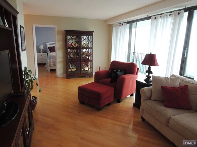 277 Prospect Ave #17h, Hackensack, NJ 07601 photo 1
