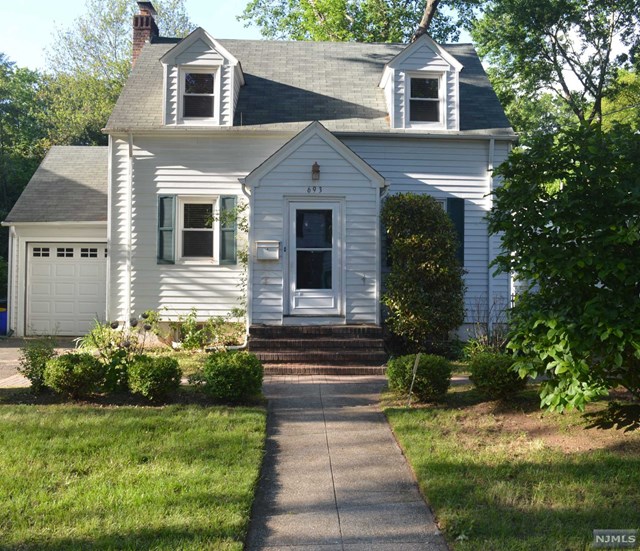 693 Kent Ave, Teaneck, NJ 07666 photo 1