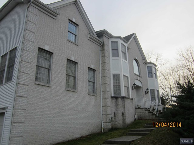 7 Overhill Rd, Wayne, NJ 07470 photo 1
