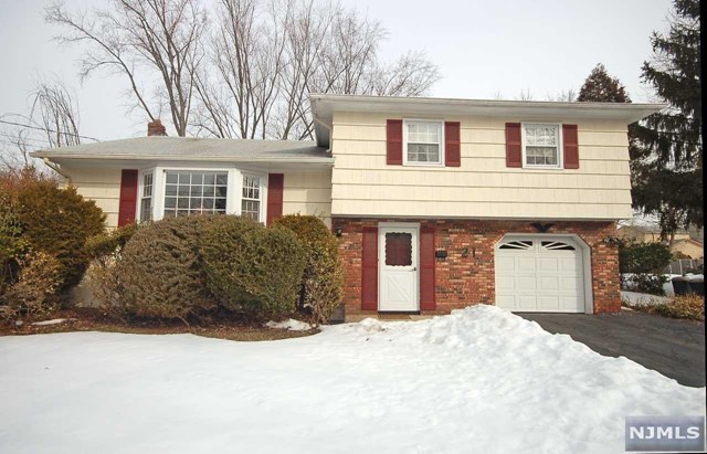 21 Arcadia Rd, Pompton Lakes, NJ 07442 photo 1