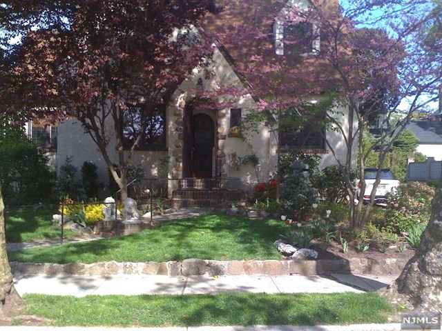 11 Everett Pl, Cliffside Park, NJ 07010 photo 1