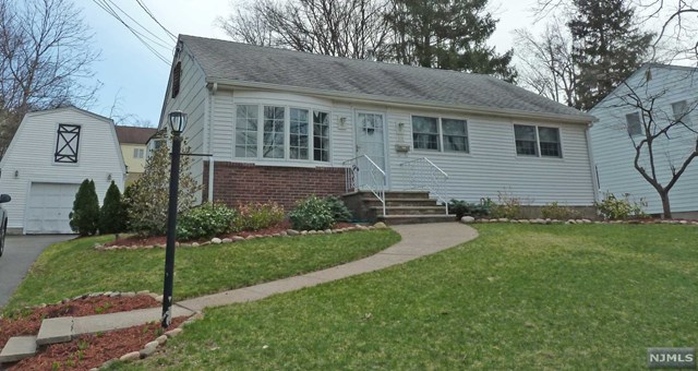 318 Lockwood Dr, Paramus, NJ 07652 photo 1