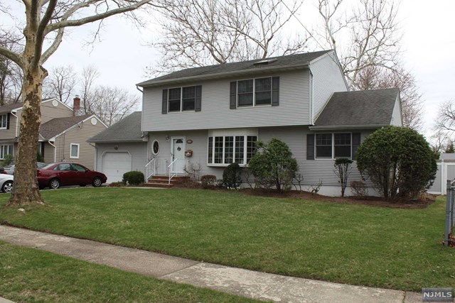 606 Diaz Pl, Paramus, NJ 07652 photo 1
