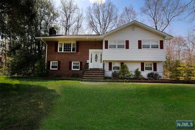 549 Hobart Rd, Paramus, NJ 07652 photo 1