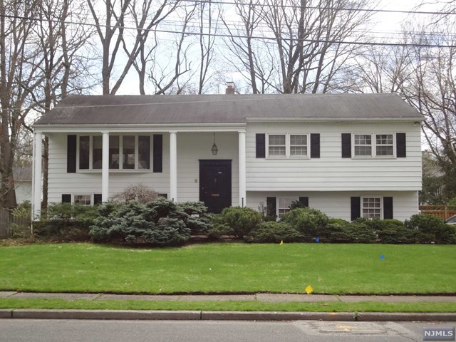 278 Colby Pl, Paramus, NJ 07652 photo 1