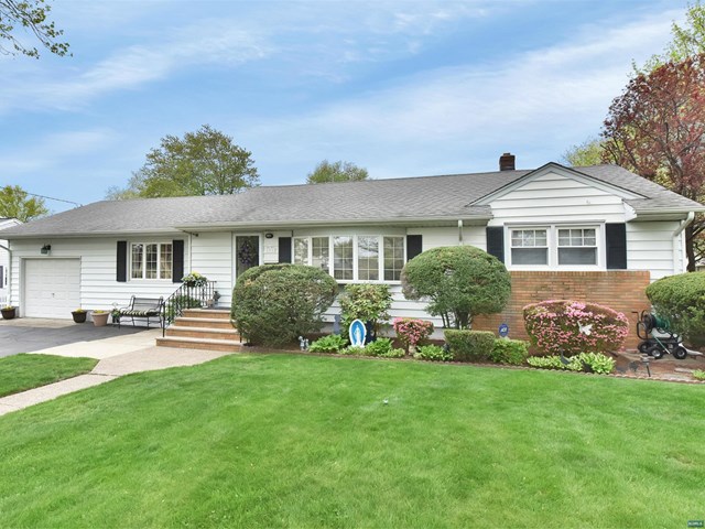 171 Clover Rd, Paramus, NJ 07652 photo 1