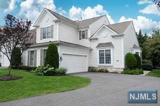 7 Scarlet Oak Ln, Paramus, NJ 07652 photo 1