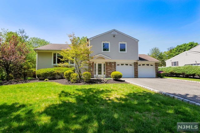 801 Cottonwood Ct, Paramus, NJ 07652 photo 1