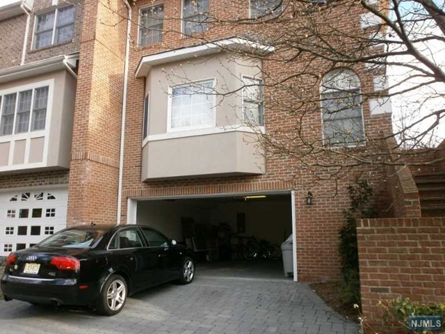 151 Stonegate Trl, Cresskill, NJ 07626 photo 1