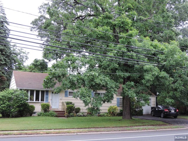 468 N Farview Ave, Paramus, NJ 07652 photo 1