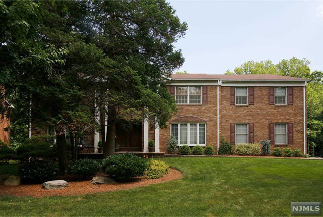 100 Brown Cir, Paramus, NJ 07652 photo 1