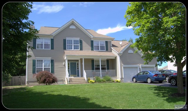 76 Atherton Ct, Wayne, NJ 07470 photo 1