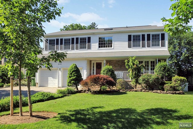 209 Bona Ln, Paramus, NJ 07652 photo 1