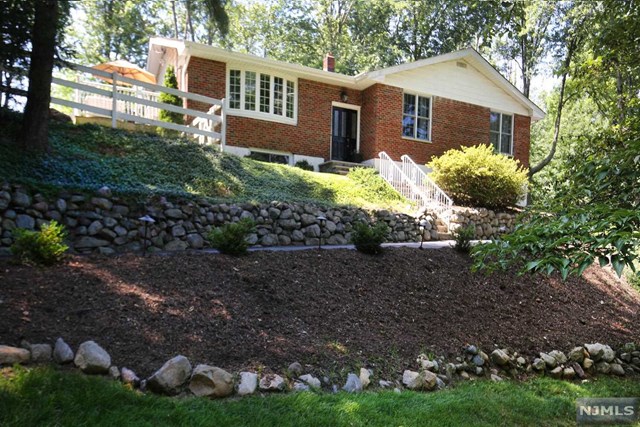 27 Shadow Rd, Saddle River, NJ 07458 photo 1