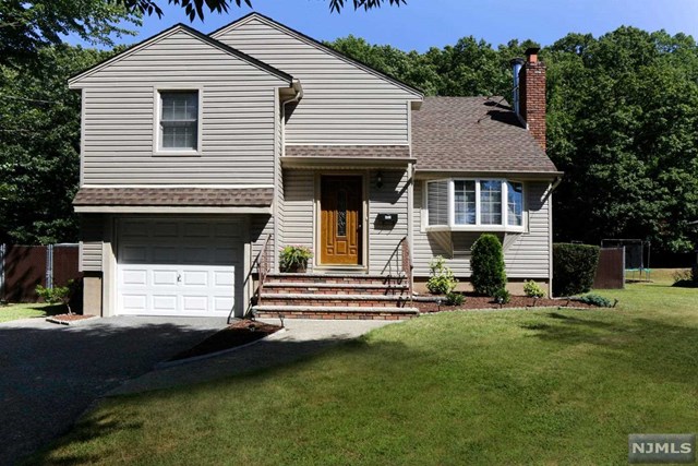 402 Burnet Pl, Paramus, NJ 07652 photo 1
