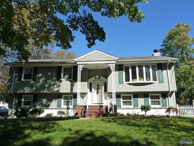 3 Jonquil Ct, Paramus, NJ 07652 photo 1