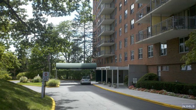 301 Beech St #3H, Hackensack, NJ 07601 photo 1