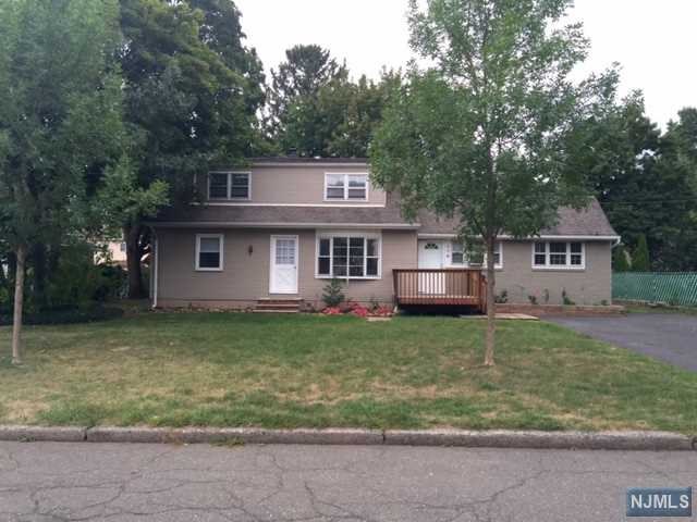 176 Coombs Dr, Paramus, NJ 07652 photo 1