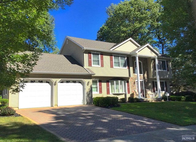 820 Carter Ln, Paramus, NJ 07652 photo 1