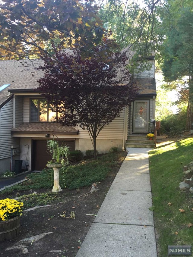 1 Morcom Ter, Oradell, NJ 07649 photo 1