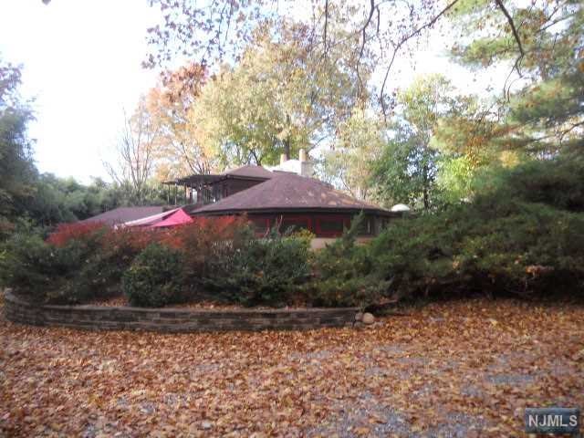 387 Spring Valley Rd, Paramus, NJ 07652 photo 1