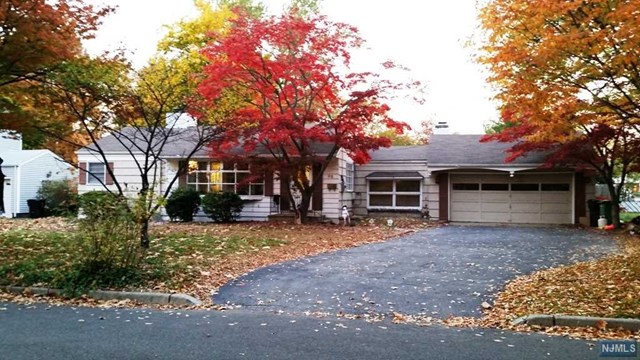 95 Birchwood Rd, Paramus, NJ 07652 photo 1