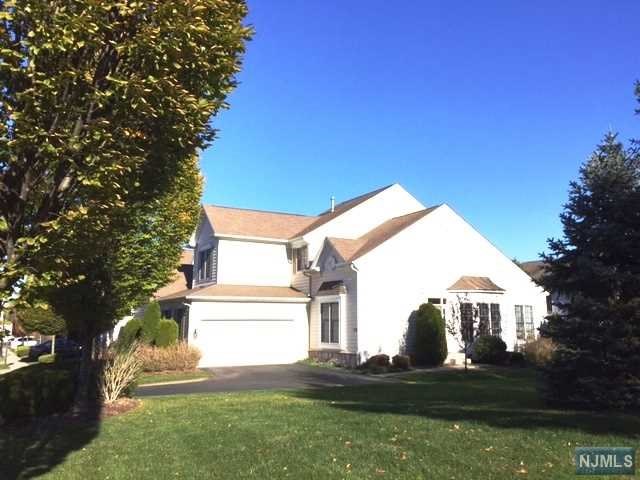 51 Mulberry Ct, Paramus, NJ 07652 photo 1
