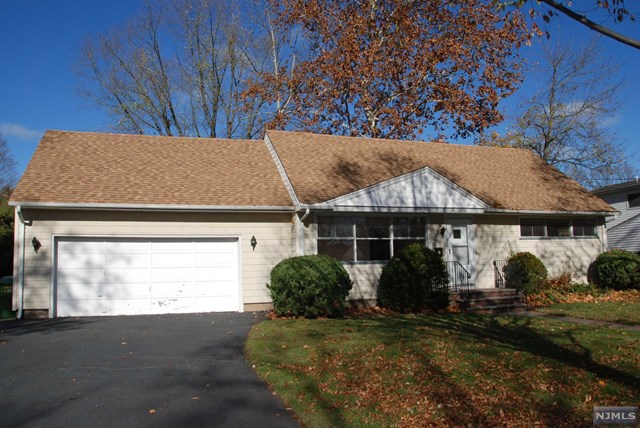 247 Hoppers Ln, Paramus, NJ 07652 photo 1