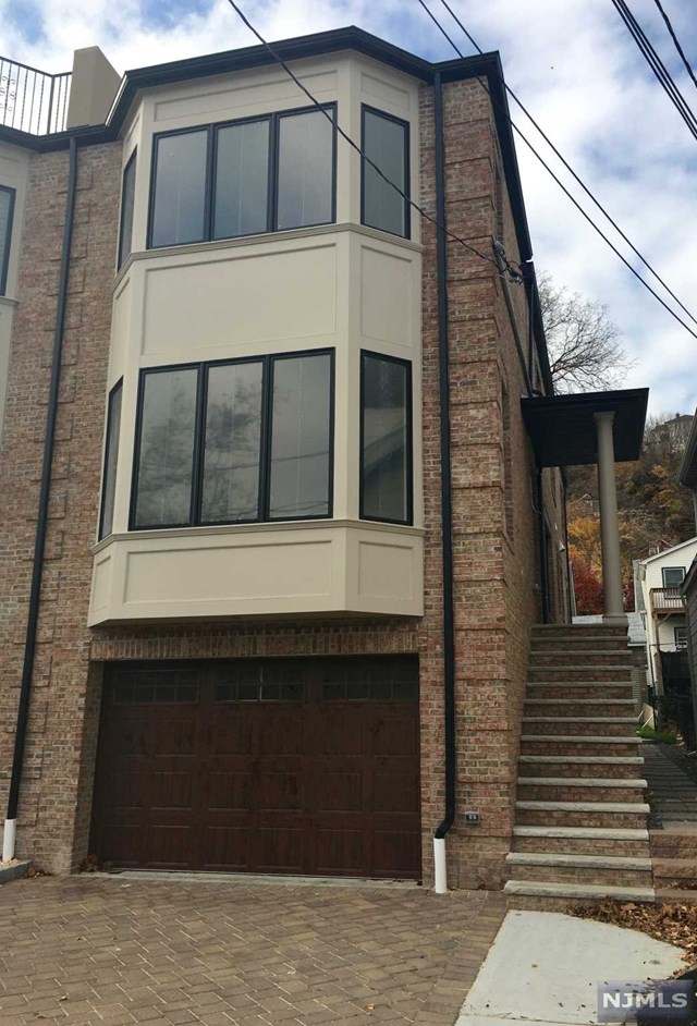 16 Edgewater Pl, Edgewater, NJ 07020 photo 1