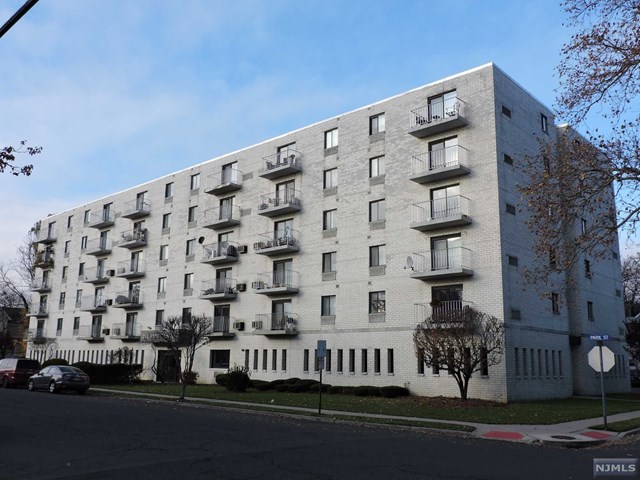 281 Park St #2A, Hackensack, NJ 07601 photo 1