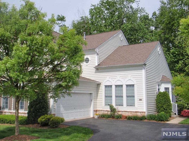 71 Buckthorn Ct, Paramus, NJ 07652 photo 1