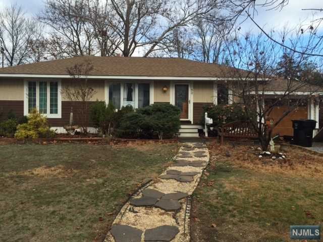 59 Diaz Pl, Paramus, NJ 07652 photo 1