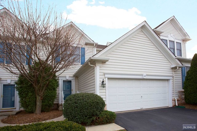 12 Thistle Dr, Paramus, NJ 07652 photo 1