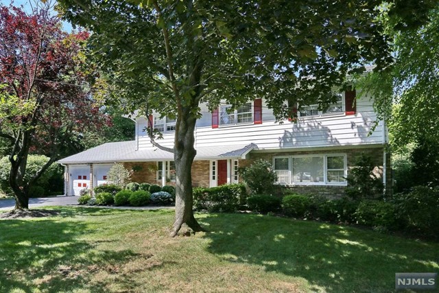 5 Marquette Ct, Paramus, NJ 07652 photo 1