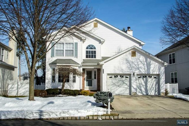 810 Livingston Ct, Paramus, NJ 07652 photo 1