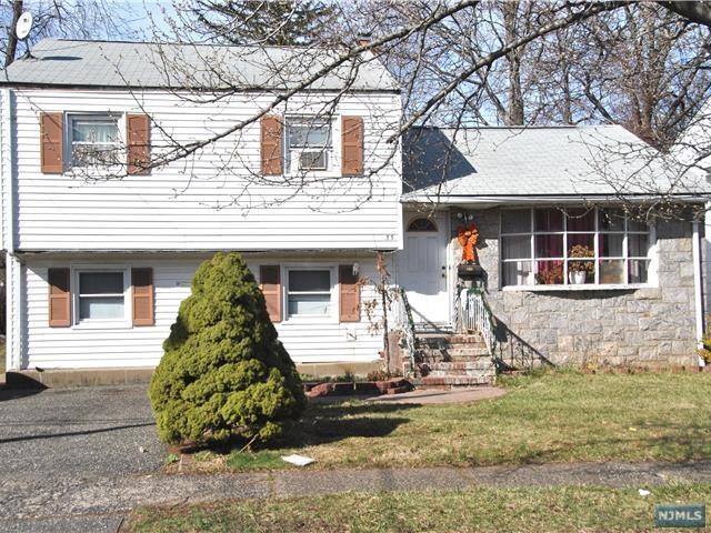 33 Deerfield St, Bergenfield, NJ 07621