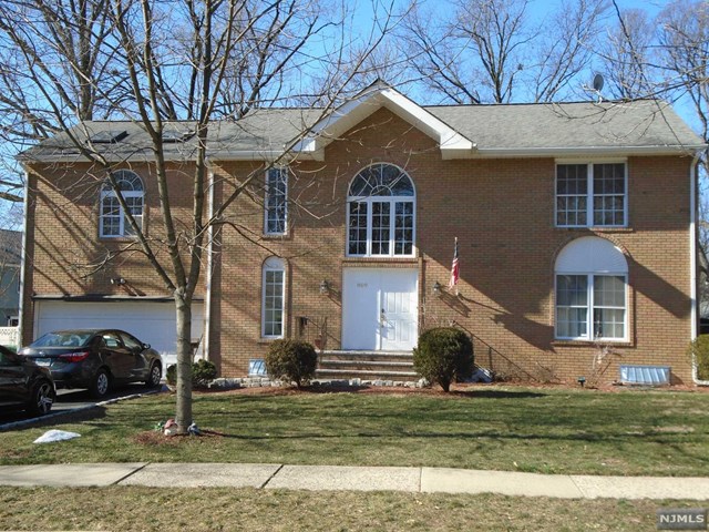 809 Carter Ln, Paramus, NJ 07652 photo 1