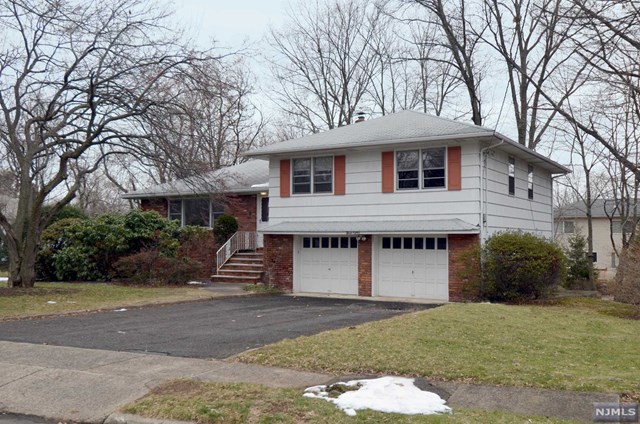 380 Elliot Pl, Paramus, NJ 07652 photo 1
